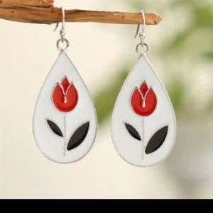 3/$25-Minimalist gorgeous earings 😍